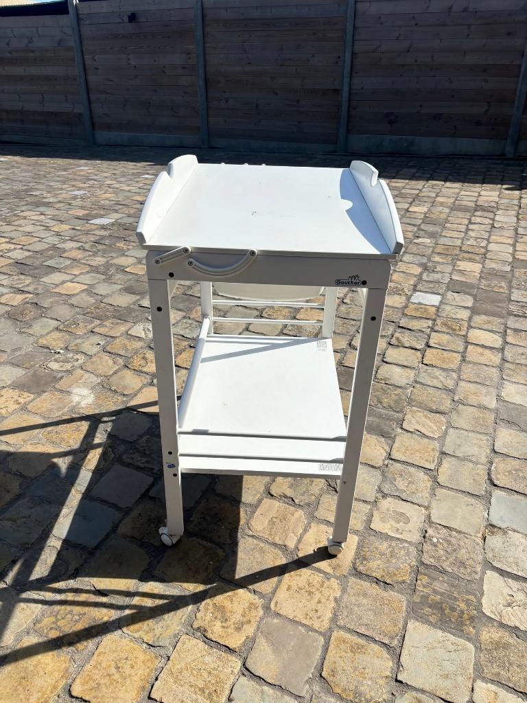 Table à langer pour bébé avec baignoire, Enfants & Bébés, Enlèvement, Comme neuf, Baignoire, Prenatal