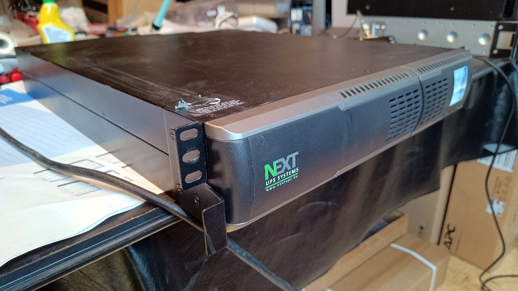 UPS NEXT LOGIX RT2U 3000/2700W-Nouveau chauve-double conv, Envoi, Utilisé