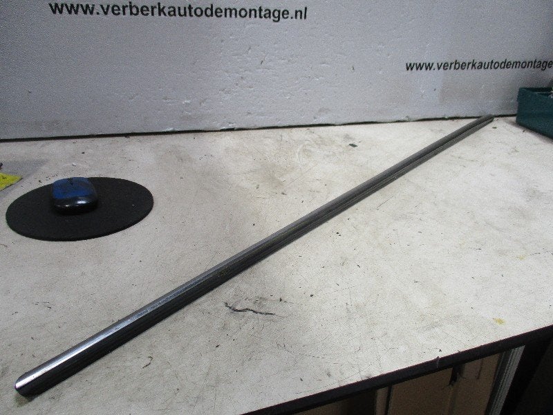 SIERLIJST SPATBORD RECHTS VOOR Mercedes-Benz / 8 (W115), Gebruikt, Mercedes-Benz, Dialog.mb@mercedes-benz.com, Voor