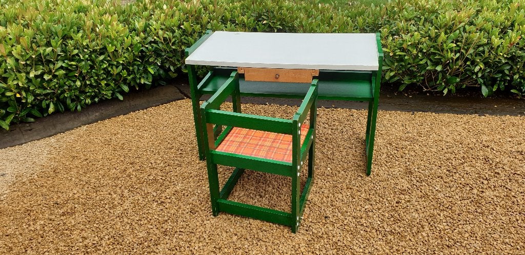 Kindertafeltje + stoeltje, Kinderen en Baby's, Kinderkamer | Tafels en Stoelen, Ophalen, Gebruikt, Tafel(s) en Stoel(en)