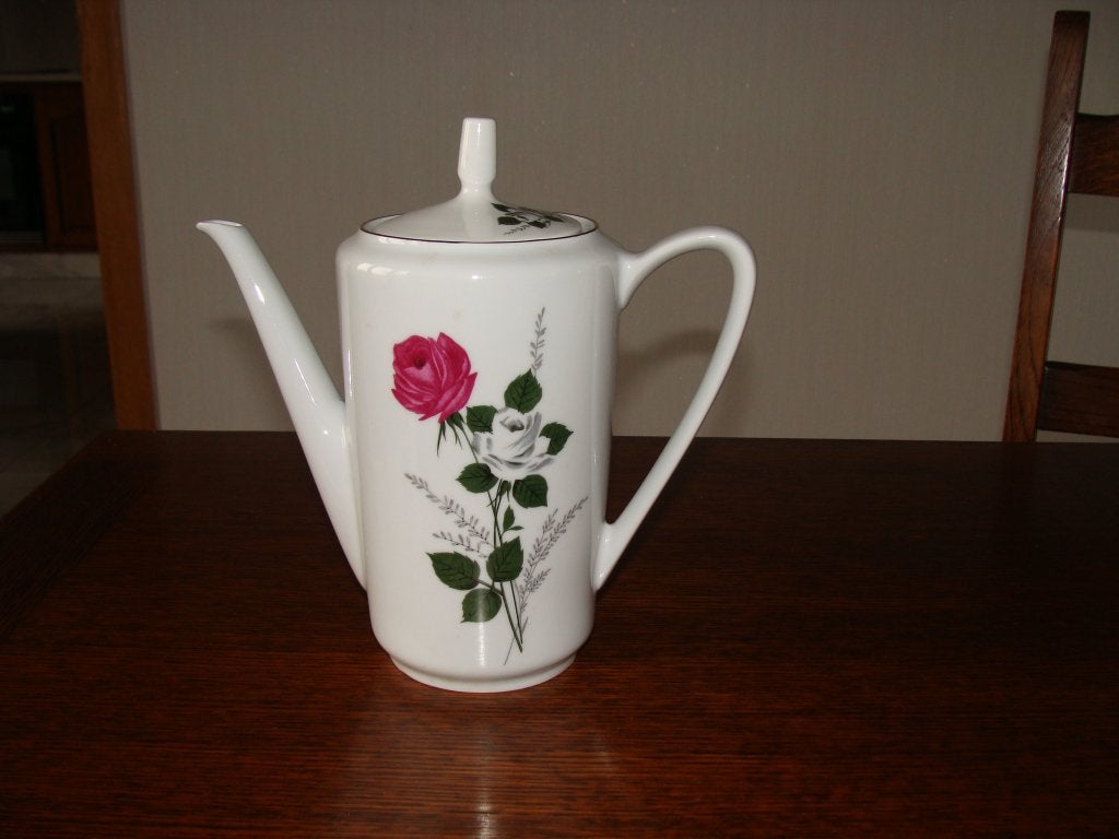 1 cafetière poterie, 1 en porcelaine, poinçonnée 3 coquelons, Enlèvement