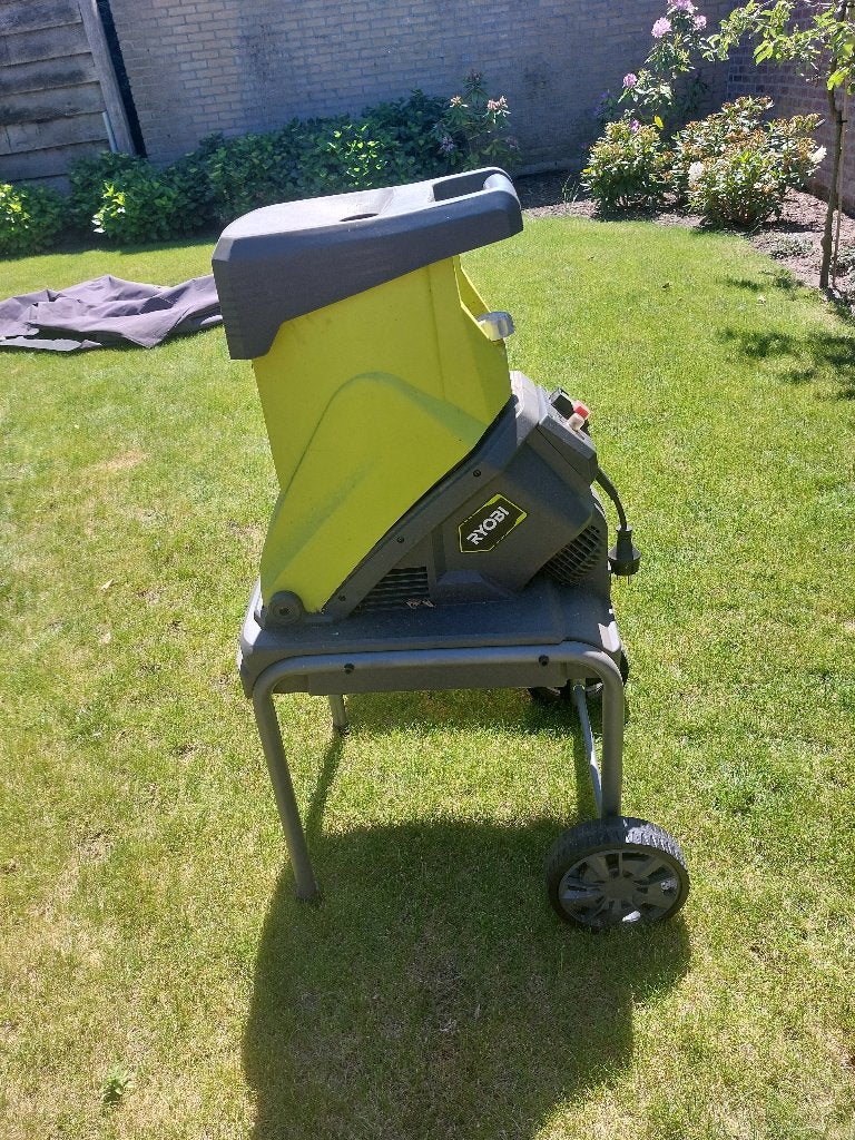 Hakselaar RYOBI RSH2545B (2500W), Électrique, Enlèvement, Ryobi, Sac de ramassage