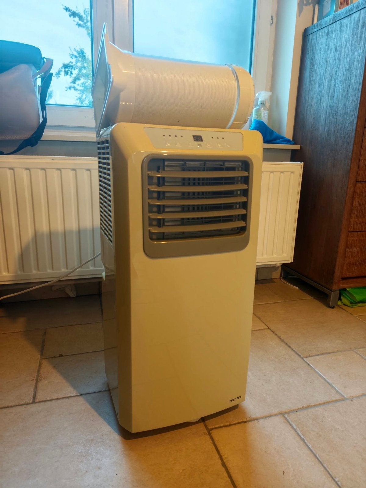 Climatiseur mobile Tectro TP 2520 — 7 000 BTU — Classe énerg, Enlèvement, Climatiseur mobile, Télécommande