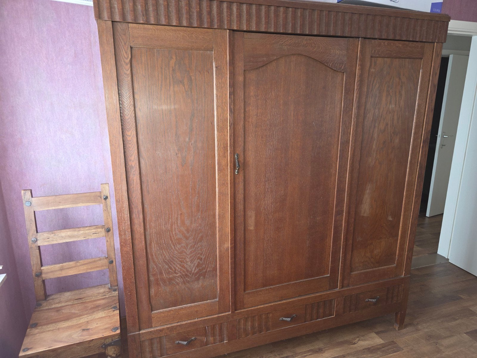 Massief houten kleerkast te koop, Antiquités & Art, Enlèvement