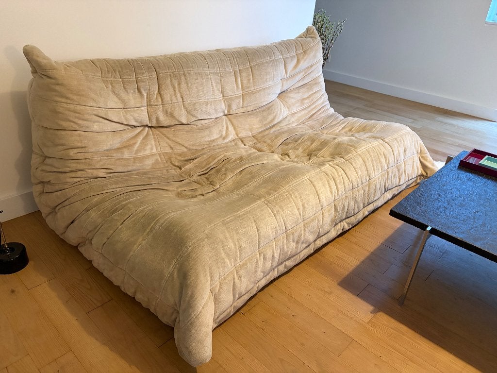 Canapé Togo Ligne Roset 3 places velours beige, Maison & Meubles, Enlèvement, Utilisé, Tissus, Trois personnes