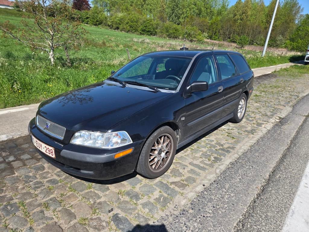 V40 voor export  alles werkt nog en auto rijdt nog goed, Auto's, Particulier, Te koop