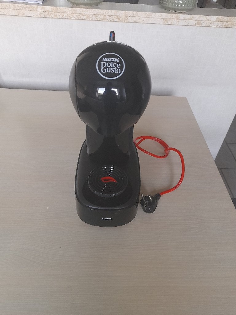Dolce Gusto Nescafé, Electroménager, Réservoir d'eau amovible, Enlèvement ou Envoi, Dosettes et capsules de café, Cafetière