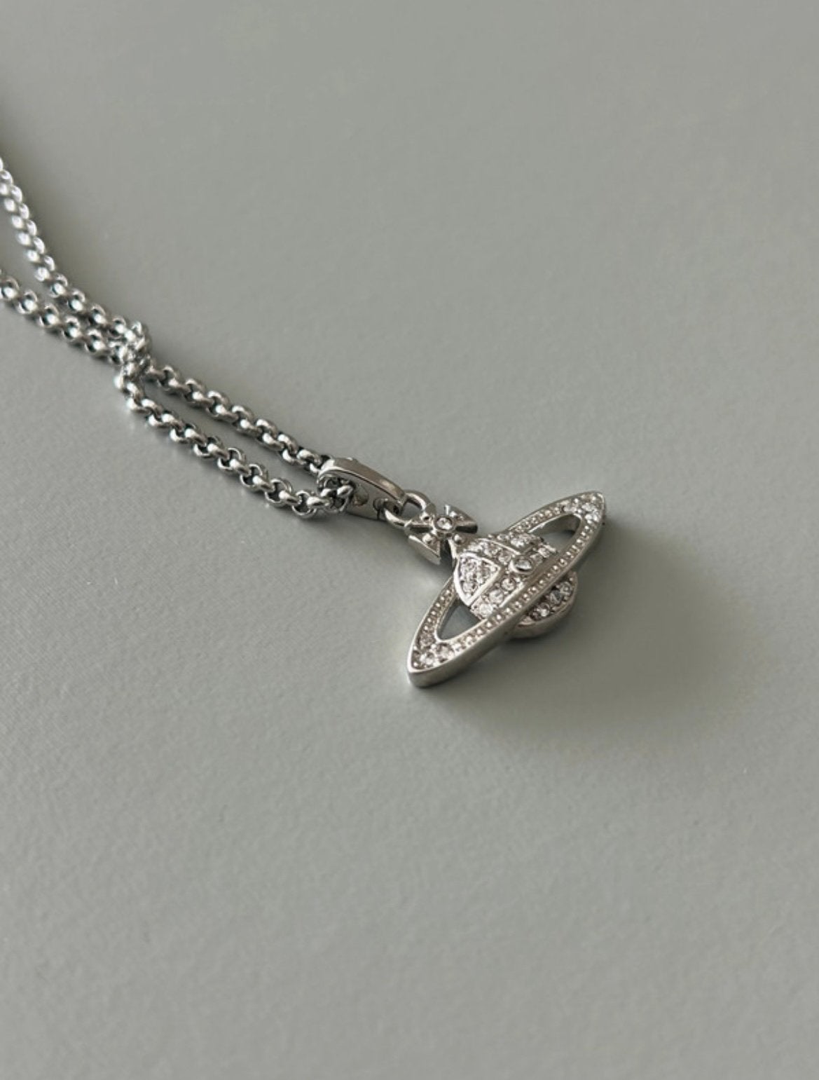 Vivienne Westwood Refined Glow Necklace, Met kristal, Verzenden, Zo goed als nieuw, Zilver