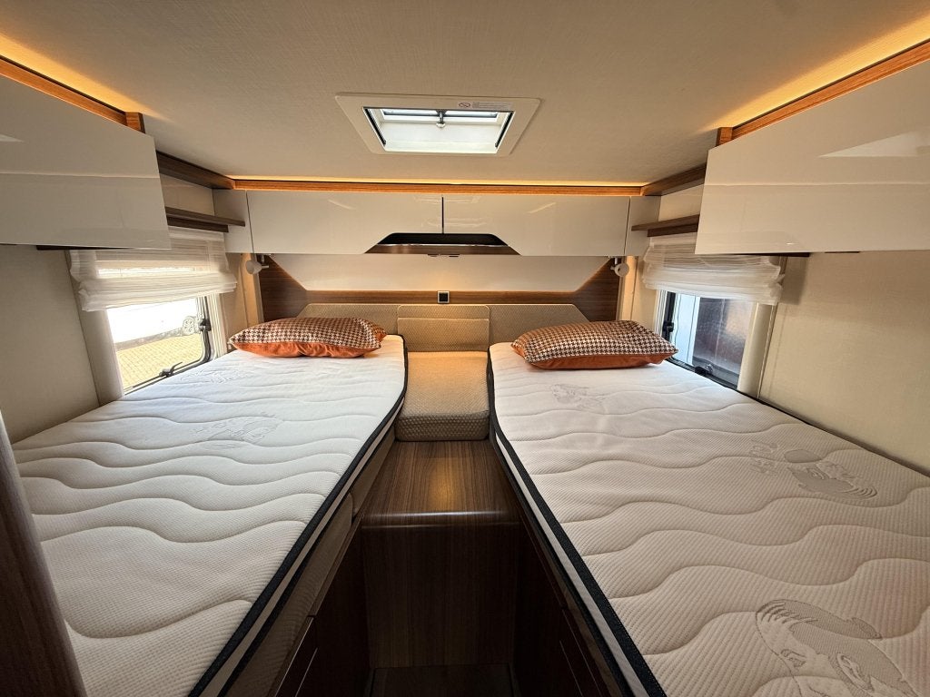 Hymer BMC-I WhiteLine 600, Mercedes-Benz, Caravanes & Camping, Camping-cars, Auvent, Jusqu'à 5, Réfrigérateur, Diesel