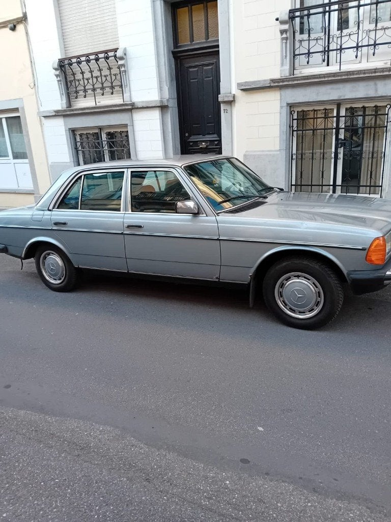 Mercedes 240 (1982), Autos, 100 kW, Autres modèles, Achat, Autres couleurs