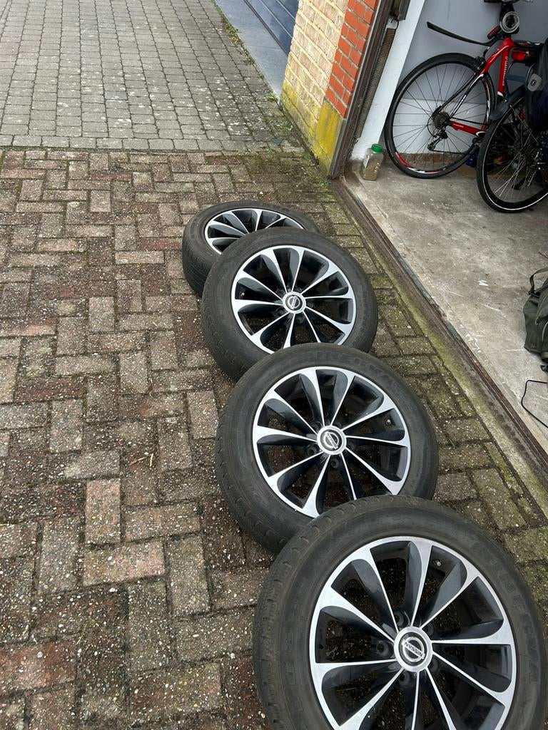 Banden nissan, Auto-onderdelen, Banden en Velgen, Ophalen, Band(en)