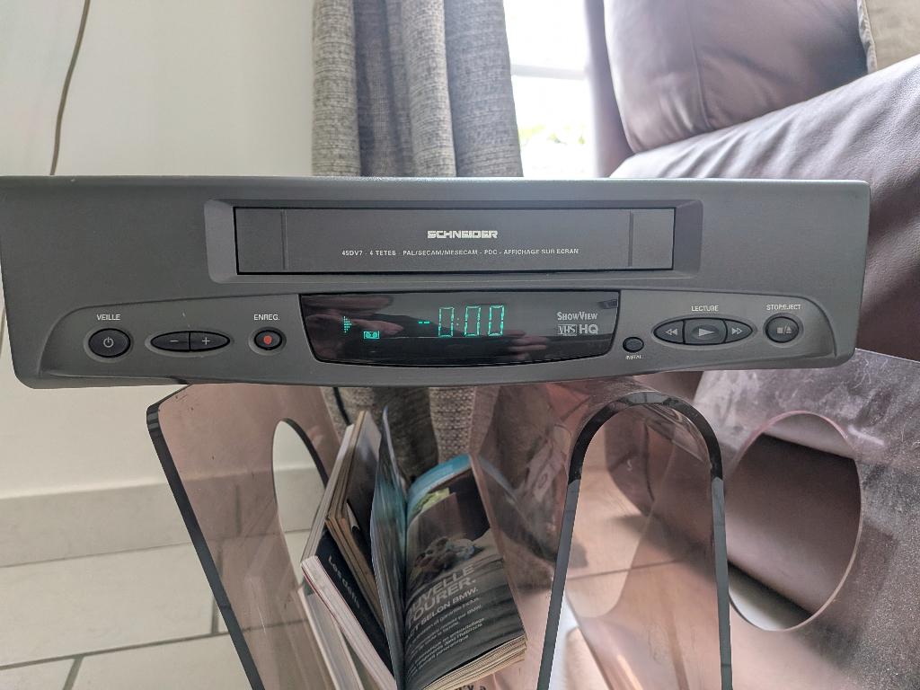 Lecteur/enregistreur VHS Hi-Fi stéréo, Alle leeftijden, Ophalen, Zo goed als nieuw, Overige genres