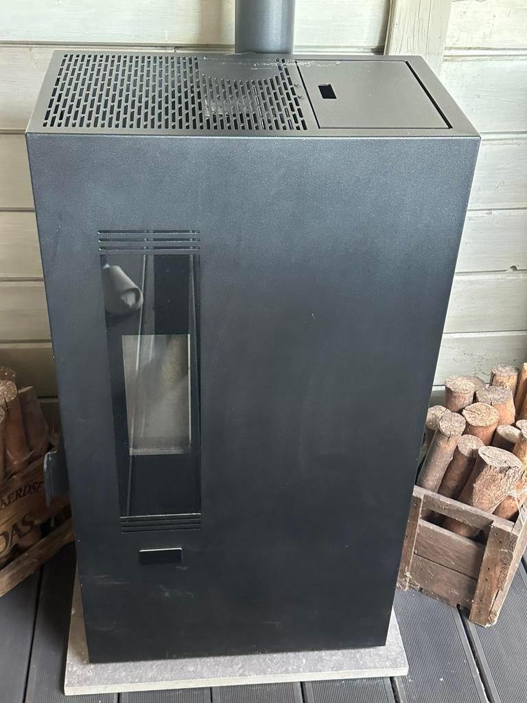 Pellet kachel  Livn Flame voor onderdelen, Huis en Inrichting, Kachels, Ophalen, Zo goed als nieuw