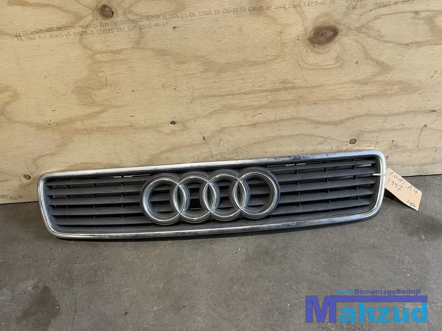 AUDI A4 AVANT B5 grille 1994-2002, Gebruikt, AUDI AG, Auto-Union-Strasse 1
85045  Ingolstadt, DE, Audi