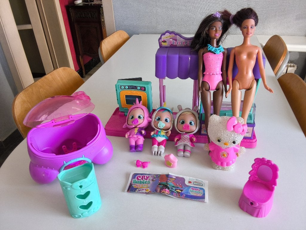 Poupées CRY BABIES + BARBIES + HELLO KITTY + etc.., Enlèvement ou Envoi, Utilisé