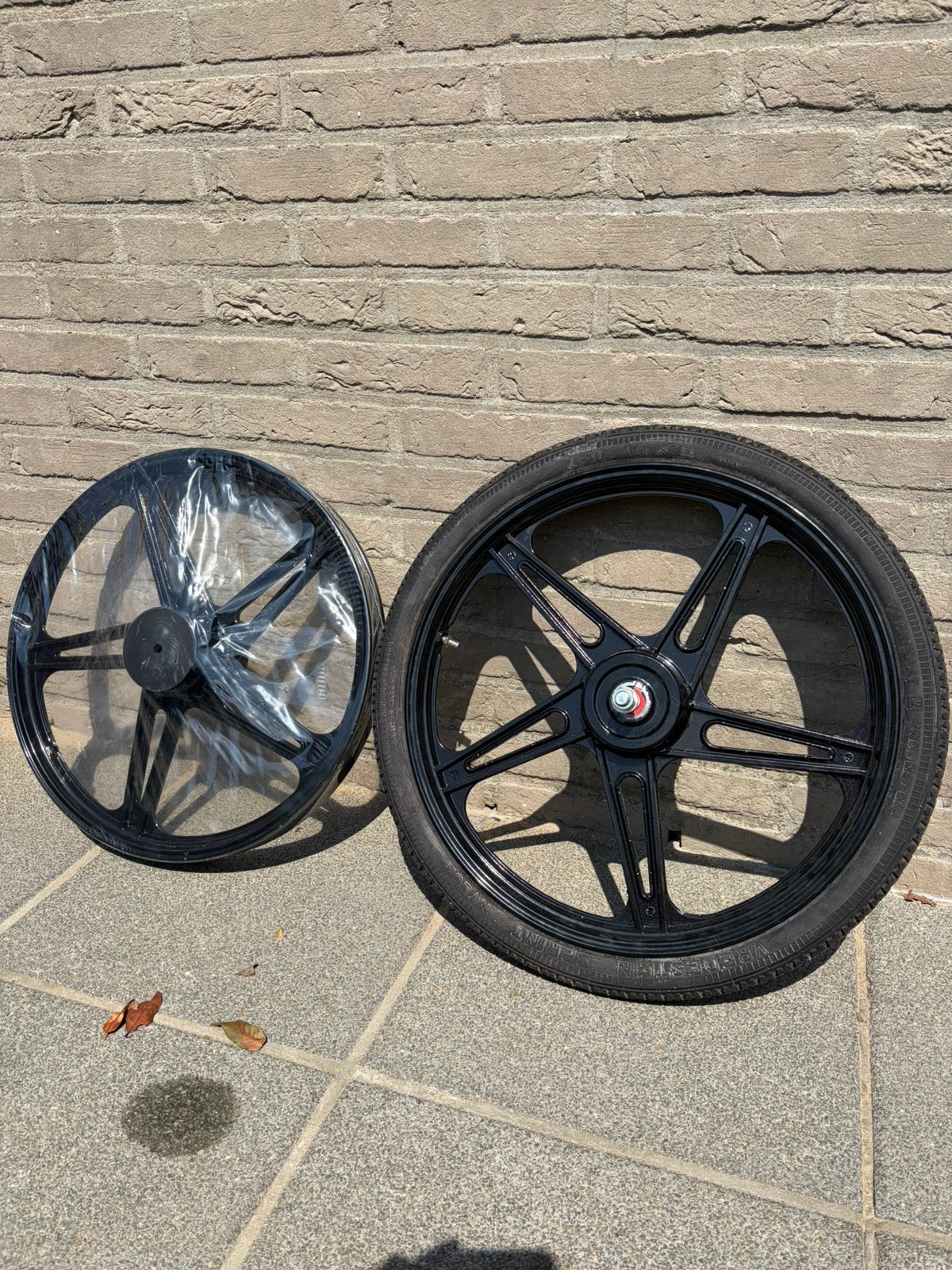 Nieuwe Bernardi 17” velgen Peugeot 103 – Zwart (compleet), Vélos & Vélomoteurs, Enlèvement