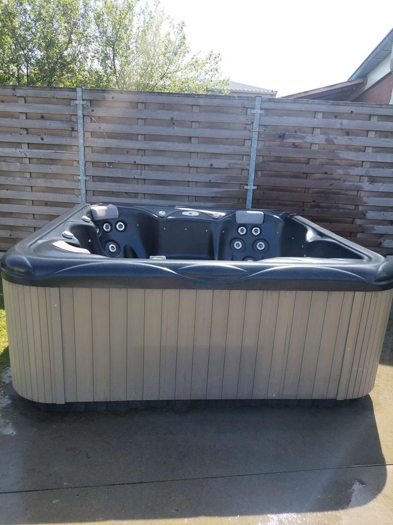 Jacuzzi in zeer goede staat, Jardin & Terrasse, Bains à remous et Spas, Comme neuf, Enlèvement
