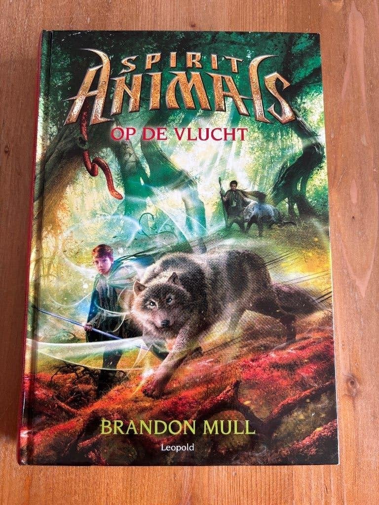 Spirit Animals deel 2 Op de vlucht ( Mull Stiefvater ) 10+, Boeken, Ophalen of Verzenden, Zo goed als nieuw, Brandon Mull