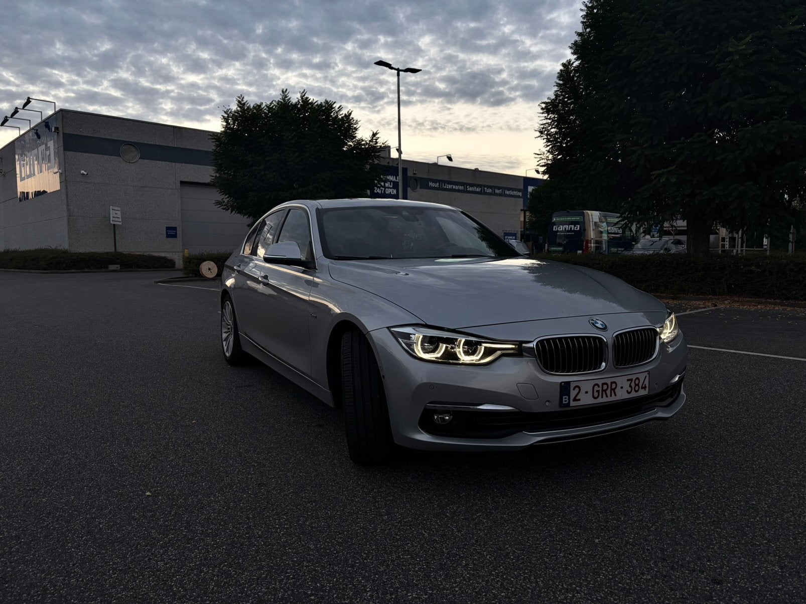 318i Aut. Luxury Line, Cuir, Argent ou Gris, Achat, Euro 6