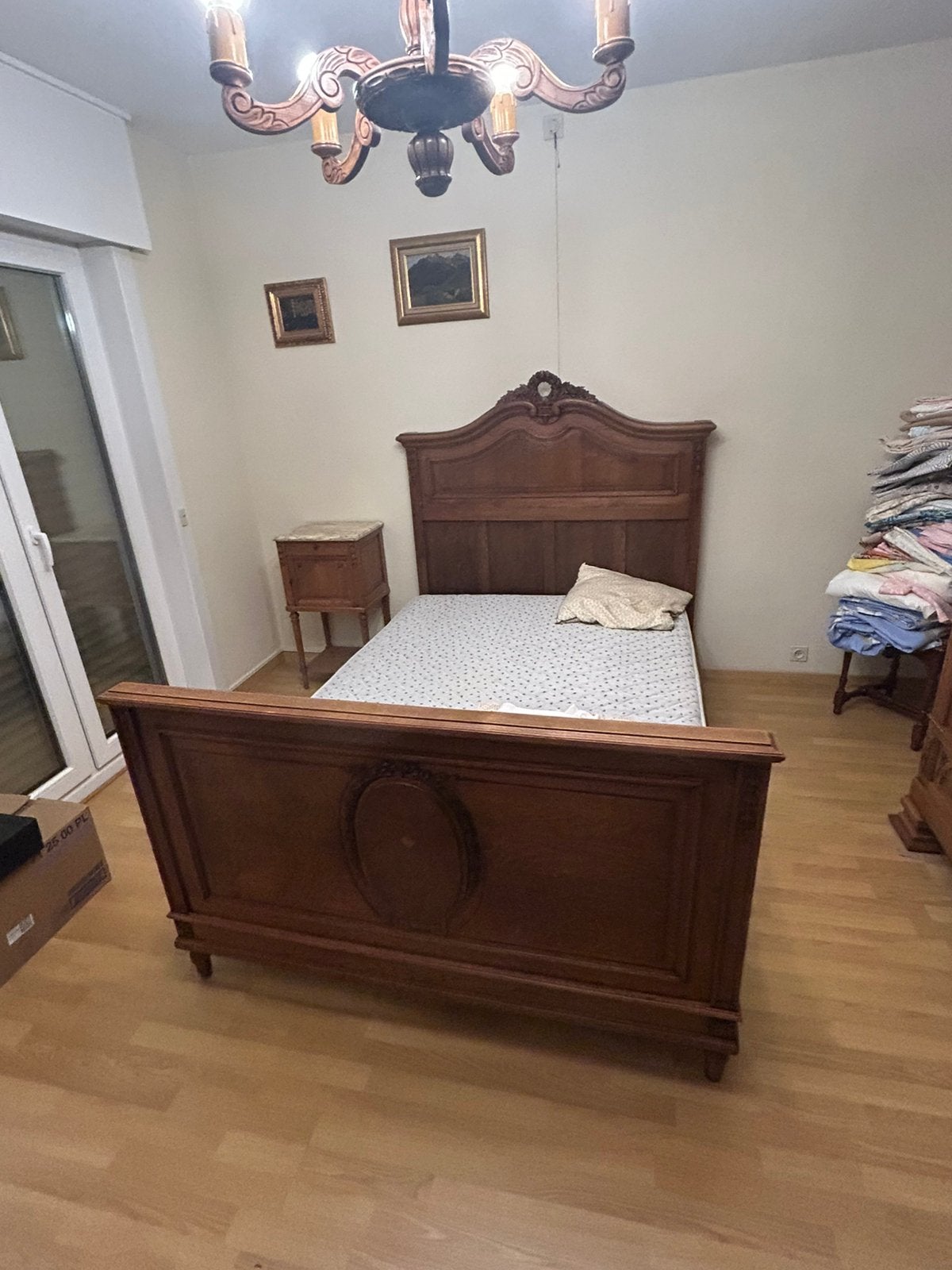 Chambre à coucher en chêne massif, Enlèvement