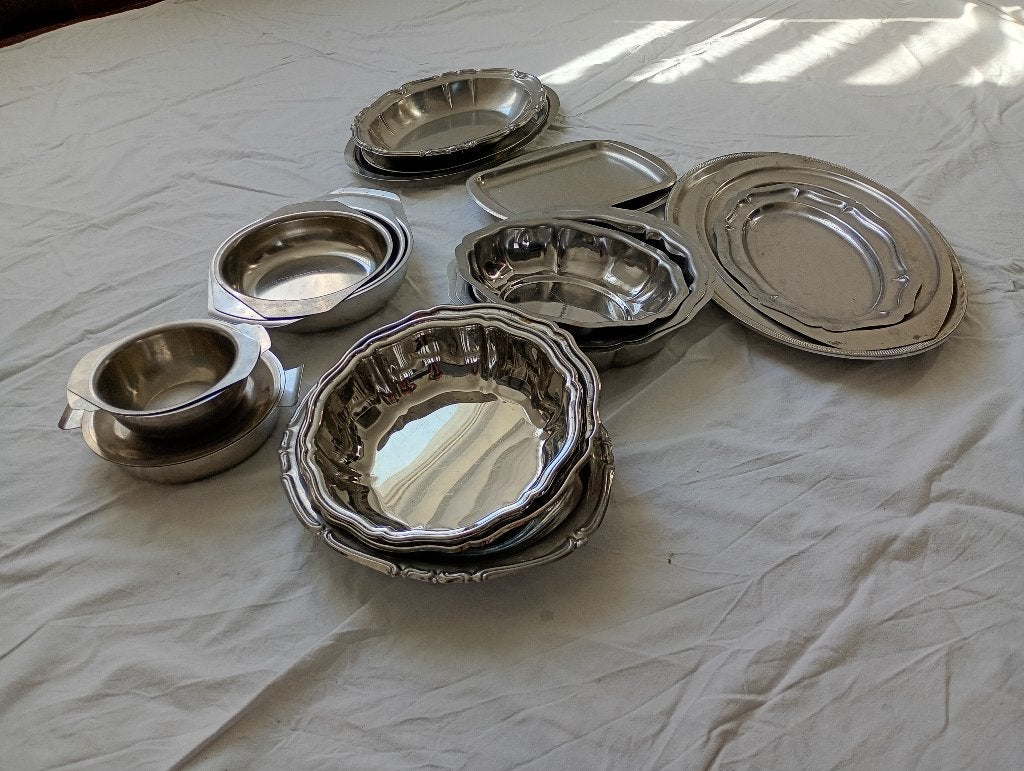 20 plats en inox, Maison & Meubles, Cuisine | Vaisselle, Enlèvement ou Envoi, Utilisé, Métal