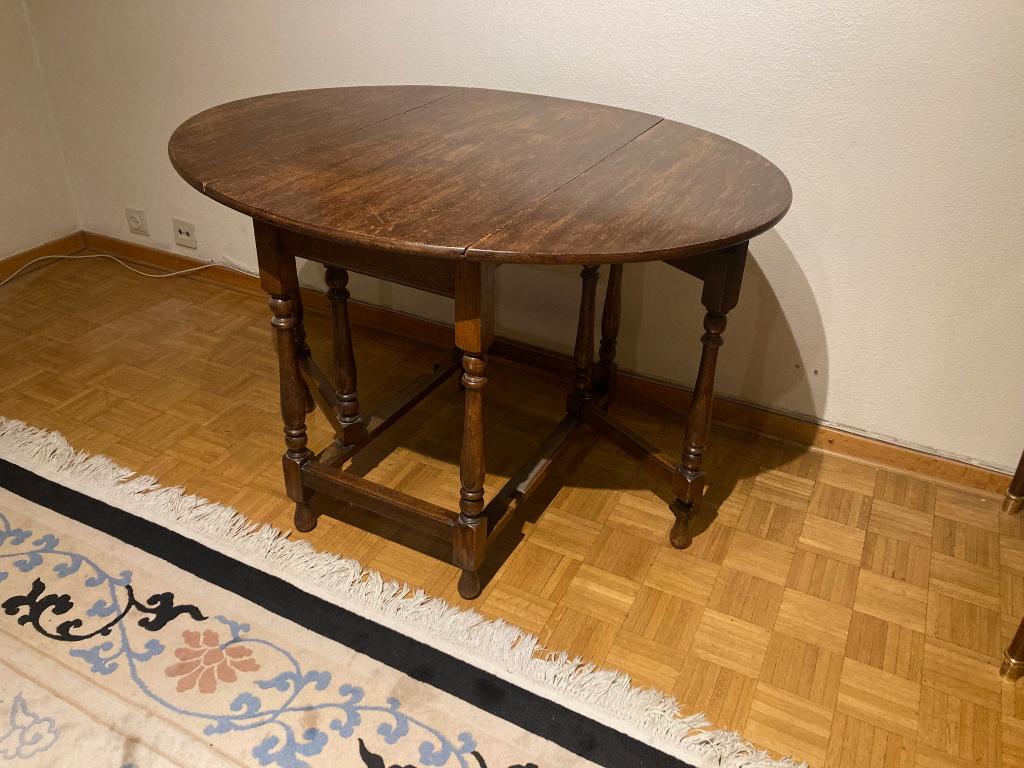 Table pliante ovale, Enlèvement