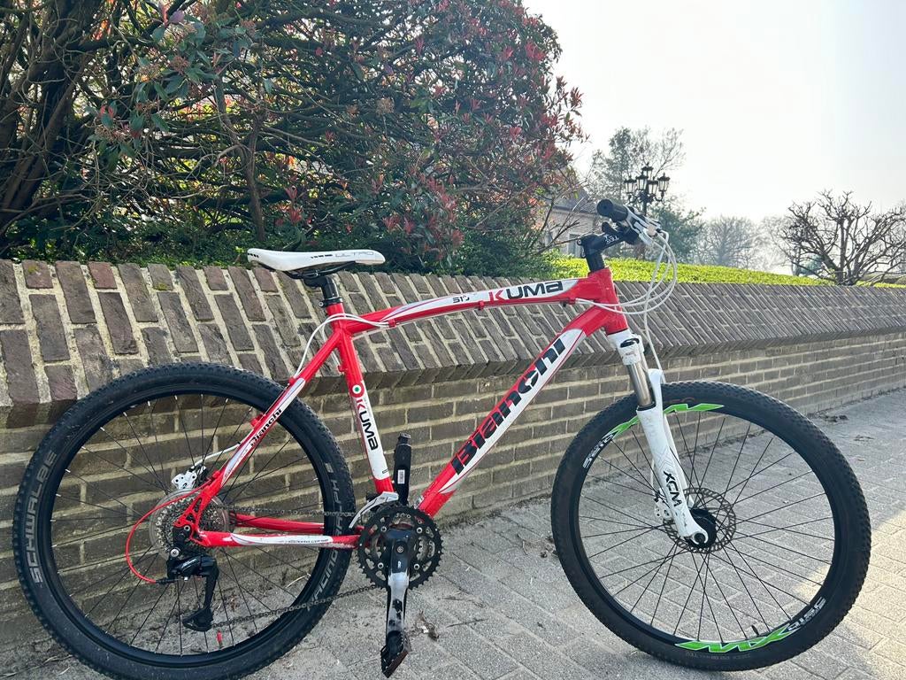Vélo de montagne Bianchi Kuma MTB VTT hommes pour garçons, VTT semi-rigide, Enlèvement, Comme neuf