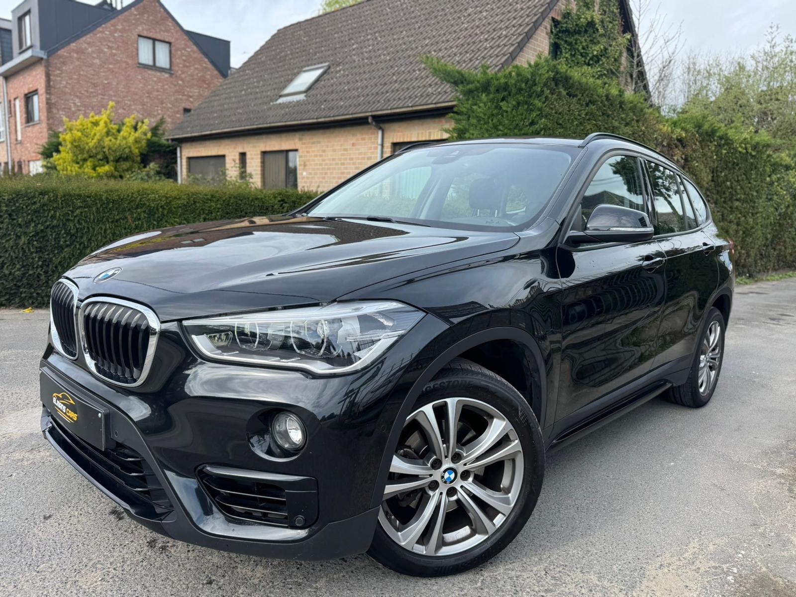 BMW X1 sDrive18i Automatic - full option - 1er propriétaire, Autos, BMW, Achat, Entretenue par le concessionnaire, Noir, 5 portes