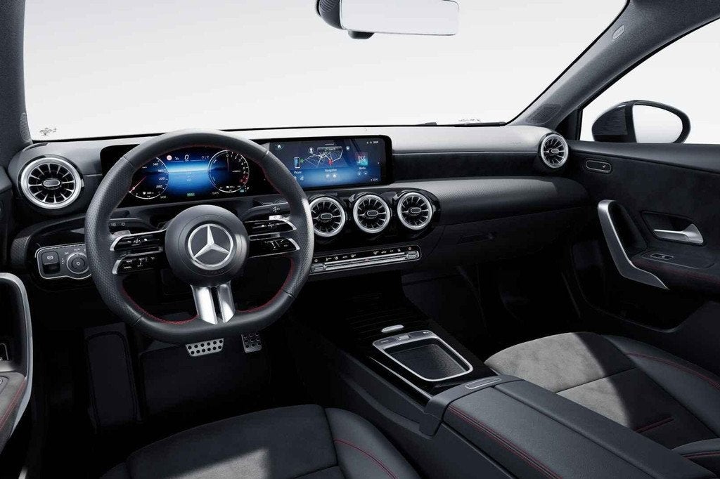 Mercedes-Benz A-Klasse A 250 e AMG Line Night Pack | Panoram, Autos, Entreprise, 16 kWh, 1300 cm³, 5 places