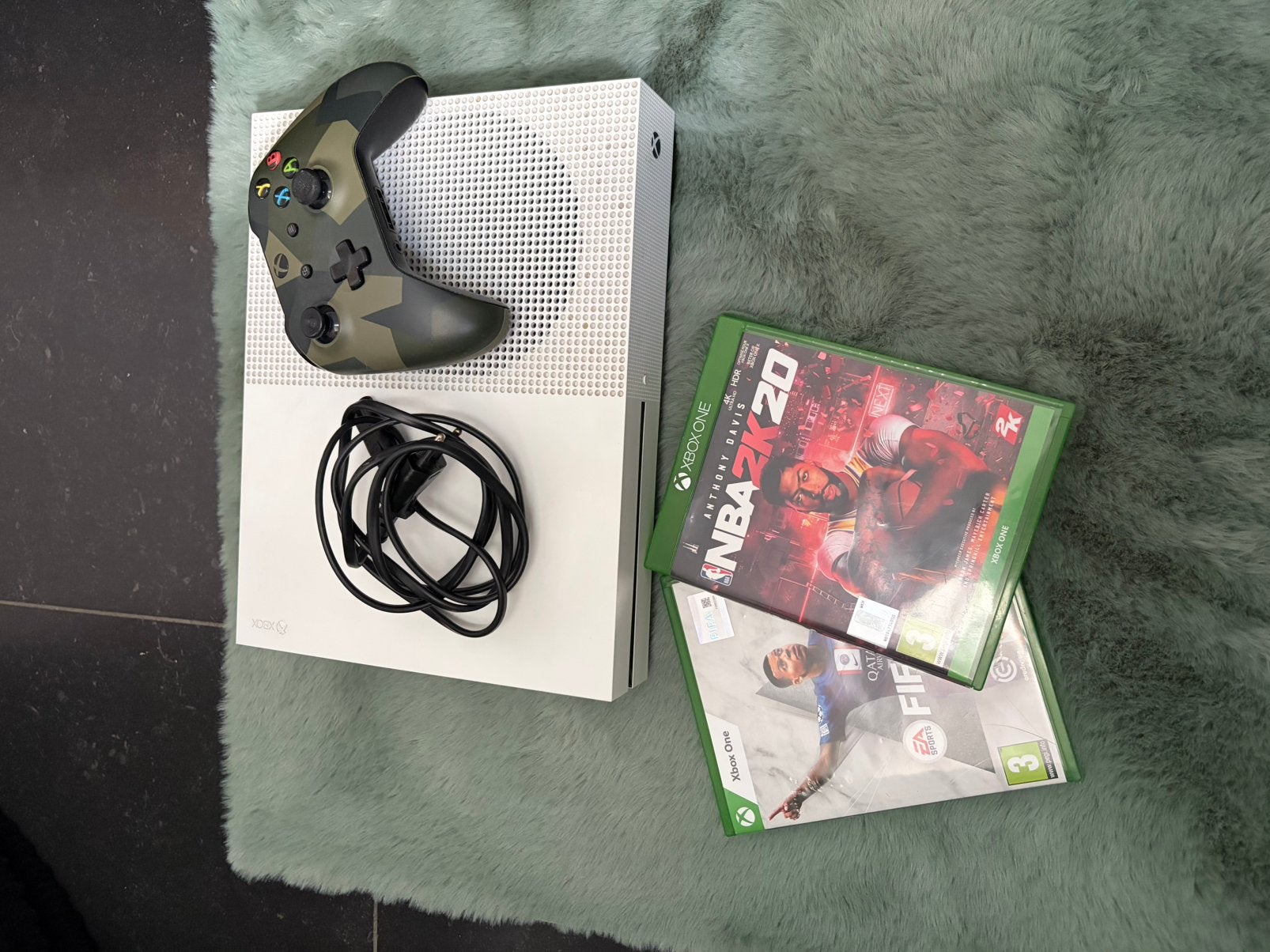 Xbox One S blanche + Manette + NBA 2K20 et FIFA - Complet, Enlèvement ou Envoi, Comme neuf, Xbox One