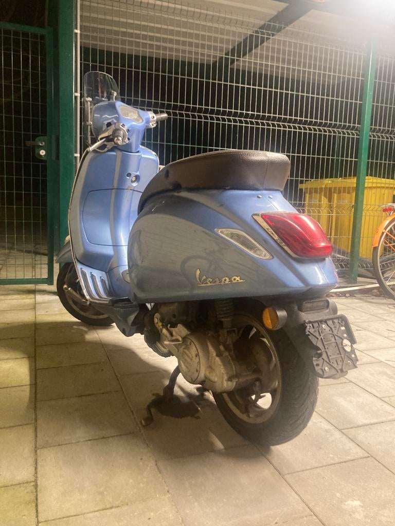 Opknapper- vespa primavera 2017 baby blue, Fietsen en Brommers, Brommers | Vespa, Ophalen