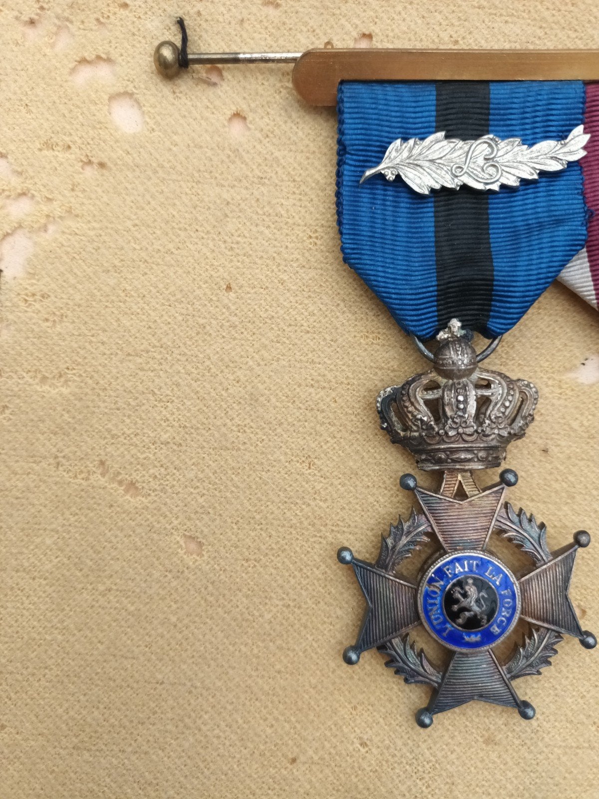 Medaille orde van Leopold II, Ophalen