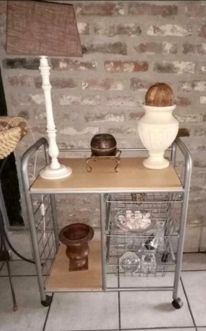 Tafelje met wielen, Ophalen, Zo goed als nieuw