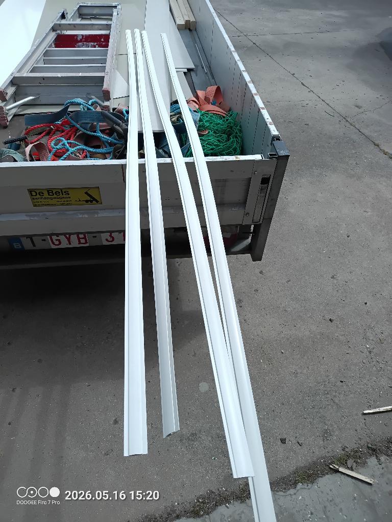 Afwerking profielen, Doe-het-zelf en Bouw, Plinten en Afwerking, Ophalen, Kunststof, 250 cm of meer, Lijsten
