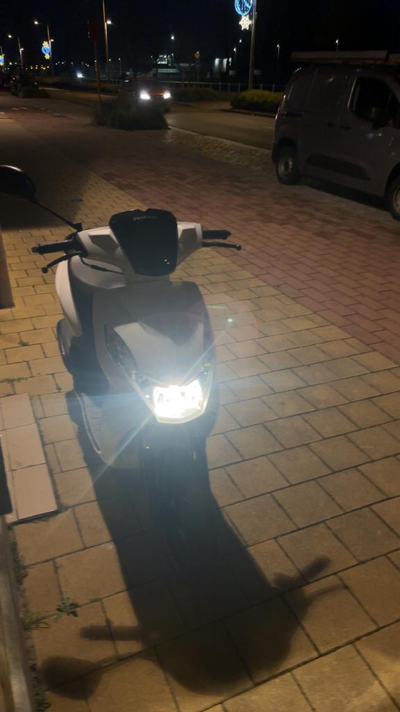 Kisbee 4t, Fietsen en Brommers, Brommers | Peugeot, Ophalen, Overige modellen, Klasse A (25 km/u), Zo goed als nieuw
