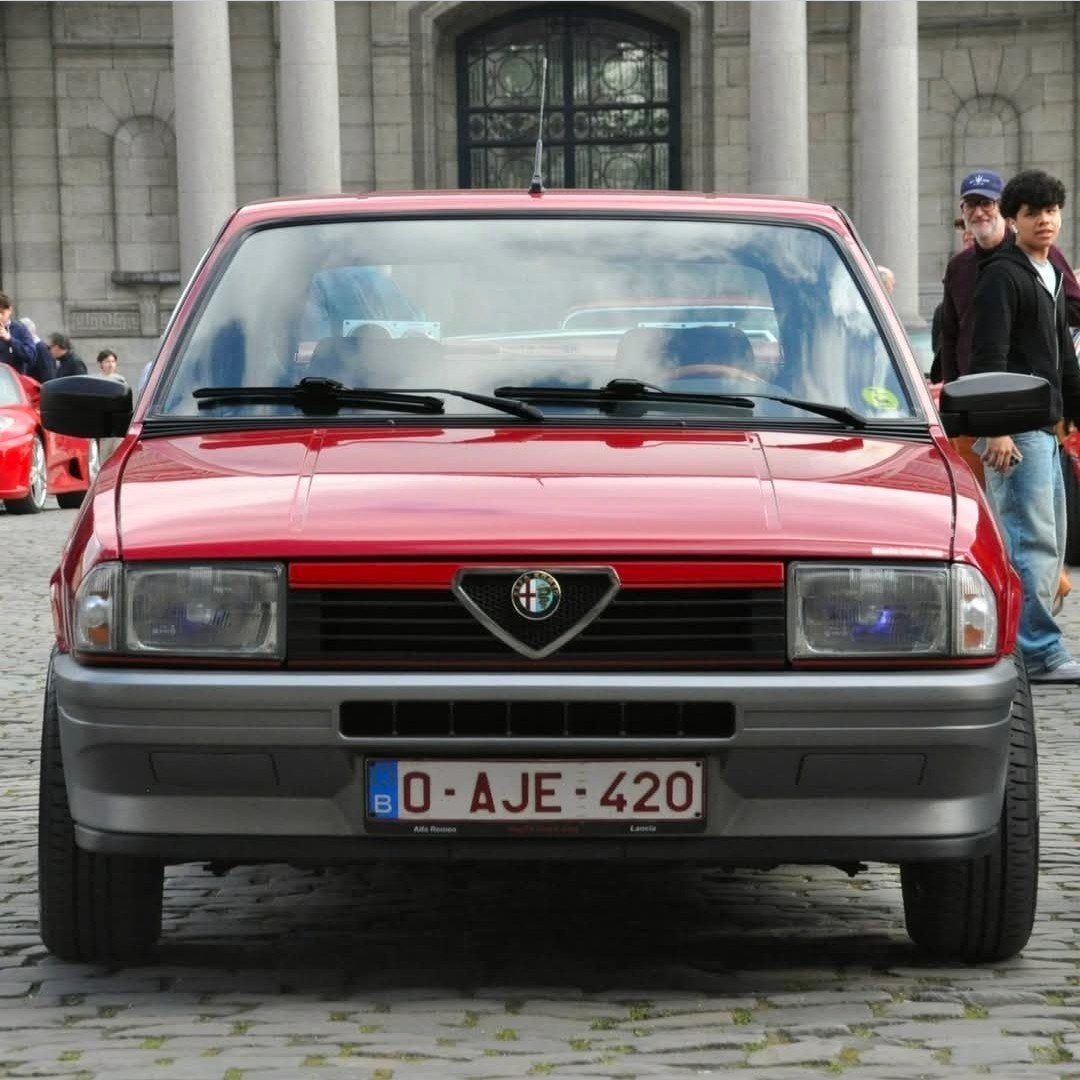 Alfa Romeo 33 Red, Auto's, Alfa Romeo, Voorwielaandrijving, Zwart, Leder en Stof, 5 deurs