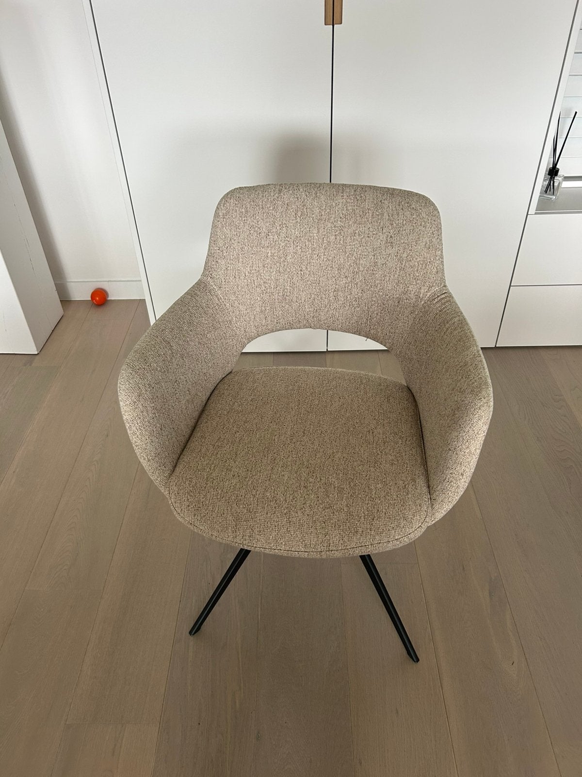 6 stuks recente draaibare armstoelen, Huis en Inrichting, Stoelen, Ophalen, Overige kleuren, Zo goed als nieuw, Modern / industrieel/tijdloos