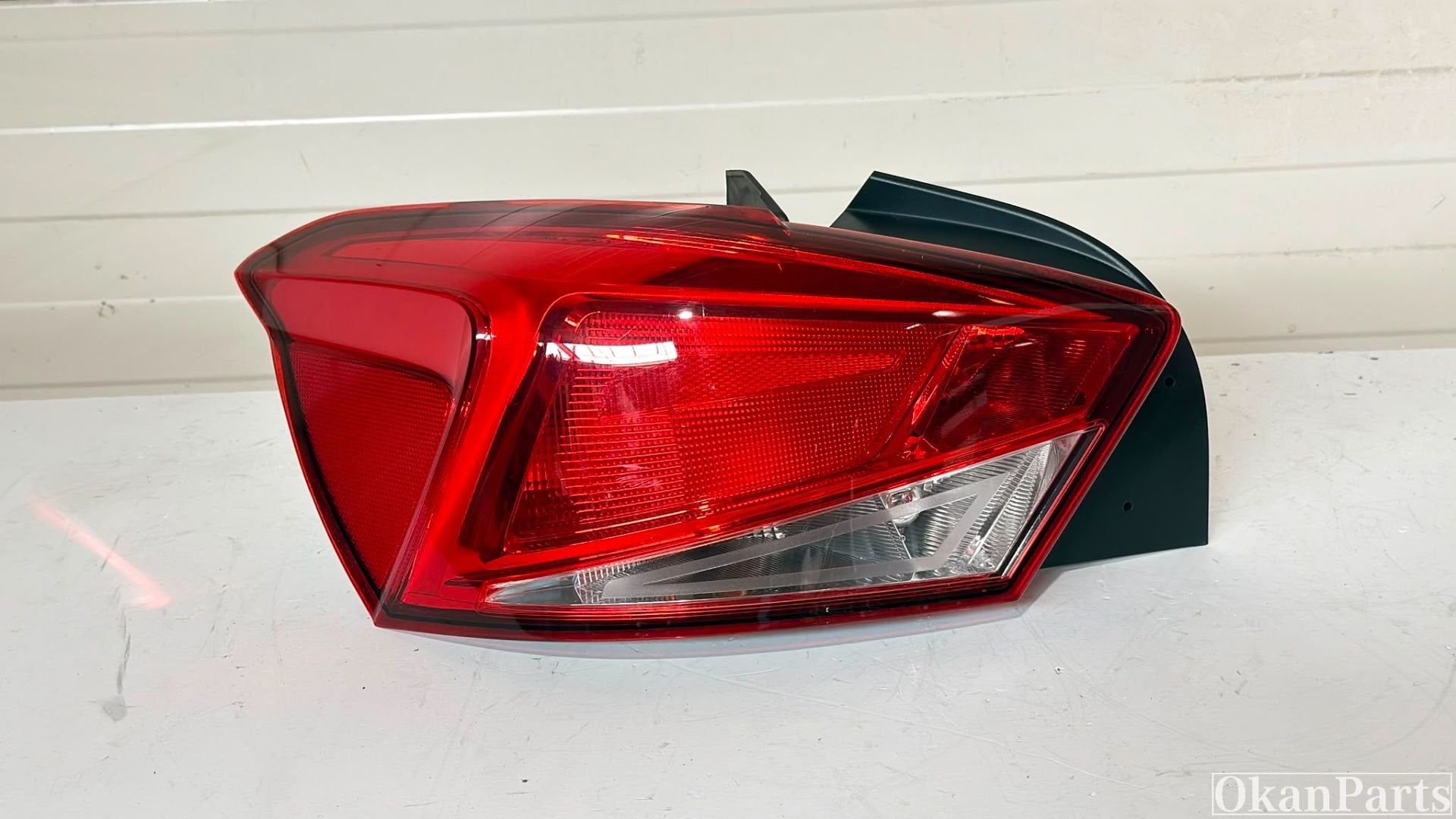 Feu arri re gauche Seat Ibiza 6F IV 6F0945095, Autovia A-2, Km 585 585
08760  Martorell, ES, SEAT S.A., Utilisé, Customercare@seat.es