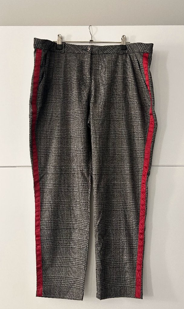 Yessica zwart-witte broek met rode streep, Kleding | Dames, Maat 46/48 (XL) of groter, Ophalen of Verzenden, Zo goed als nieuw