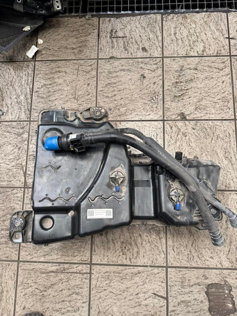 Reservoir adblue audi Q3 f3 2 l tdi, Enlèvement, Audi