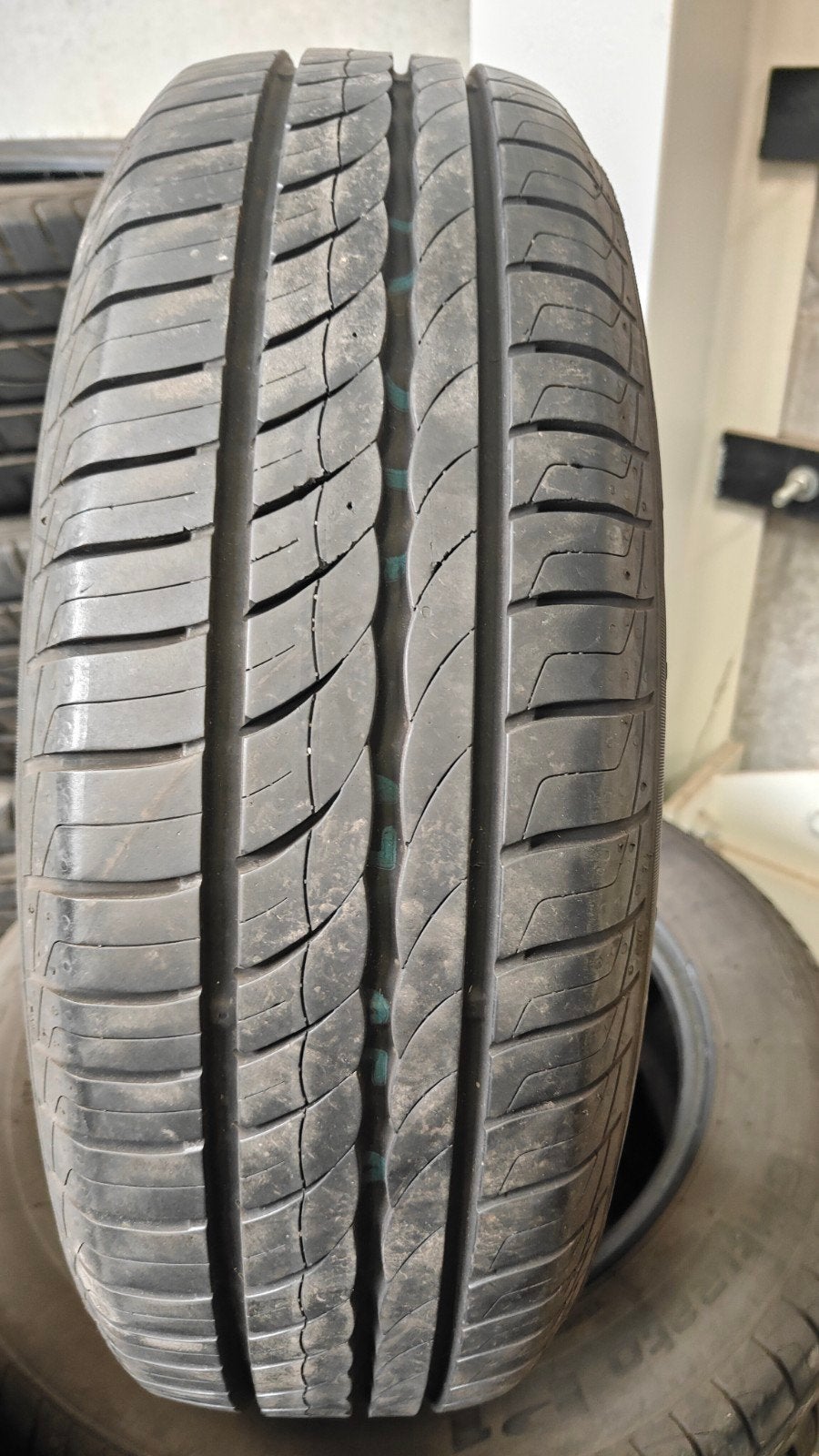 175/65r15 Pirelli 35€ per stuk met montage en balanceren, Ophalen