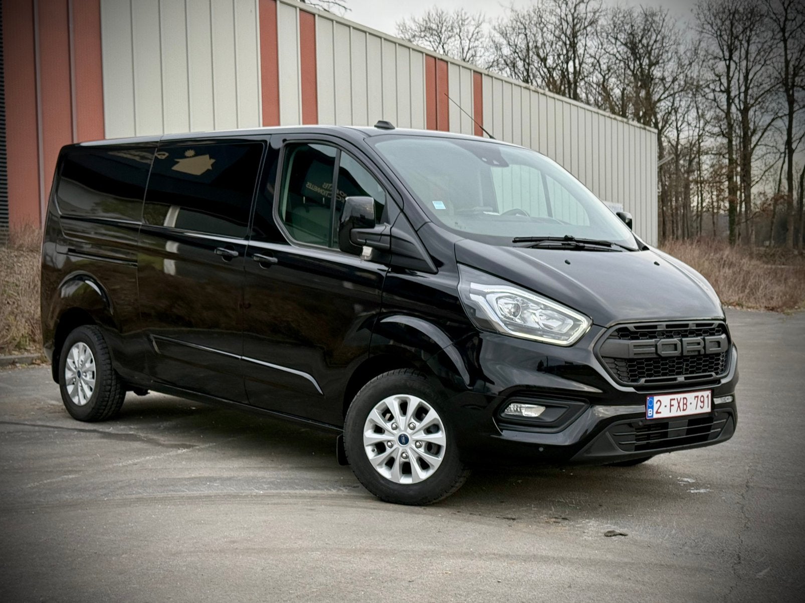 Ford Transit Custom L2H1 Limited 2.0TDCi 170CV/29000HTVA, 4 cilinders, Zwart, Leder, 5 deurs