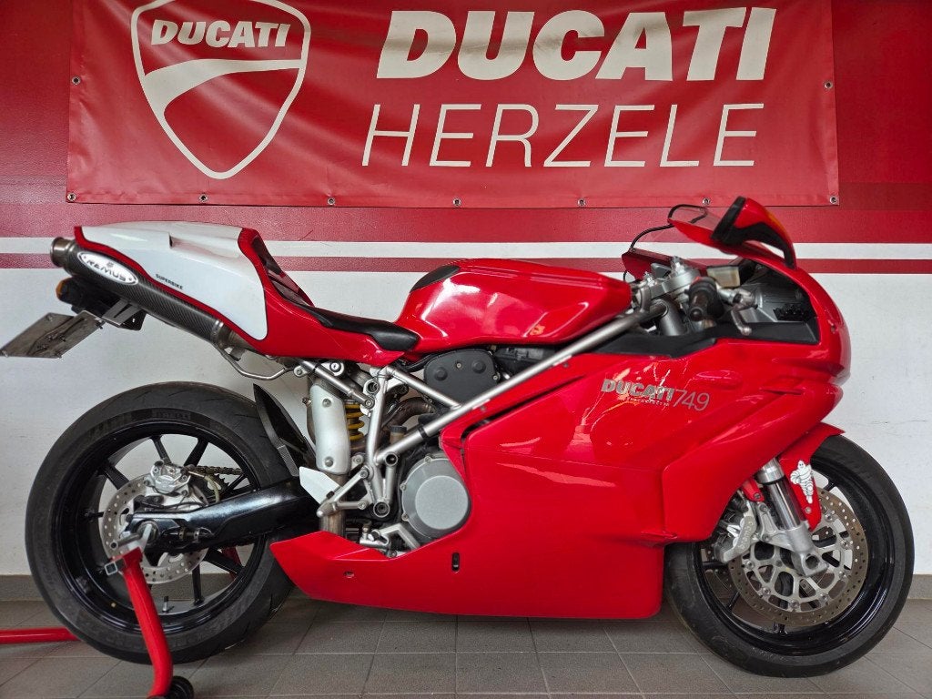 749, 2 cilinders, Sportuitlaat, Motorrijbewijs A, 749 cc