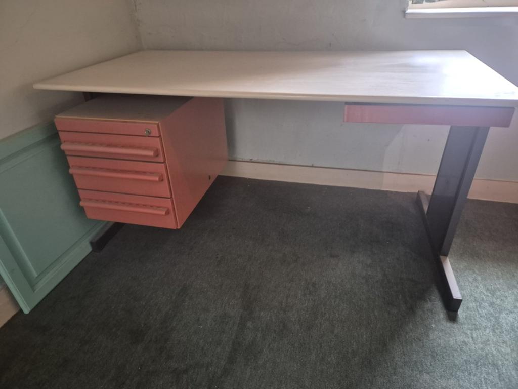 Zwaar vintage industrieel bureau met metalen ladeblok – jare, Huis en Inrichting, Industrieel, Ophalen