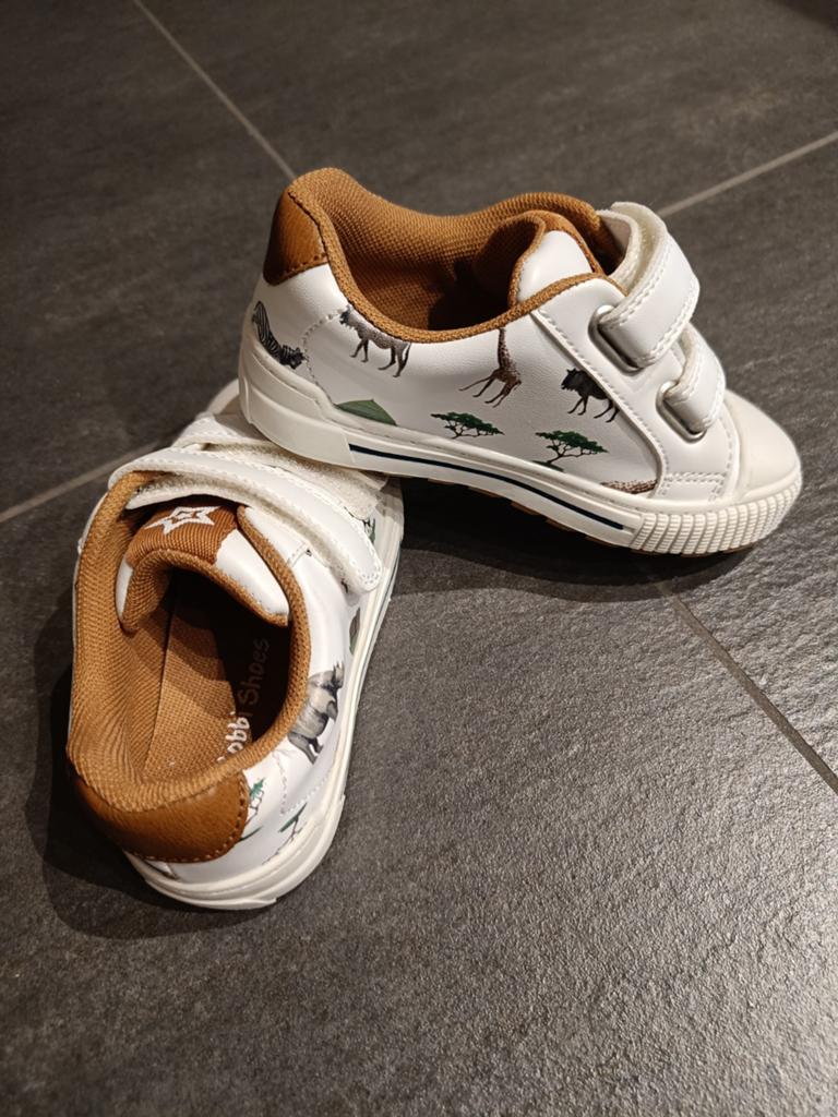 NIEUW! Witte sneakers met dieren (kindermaat 23), Kinderen en Baby's, Schoentjes, Jongetje of Meisje, Nieuw, Ophalen of Verzenden