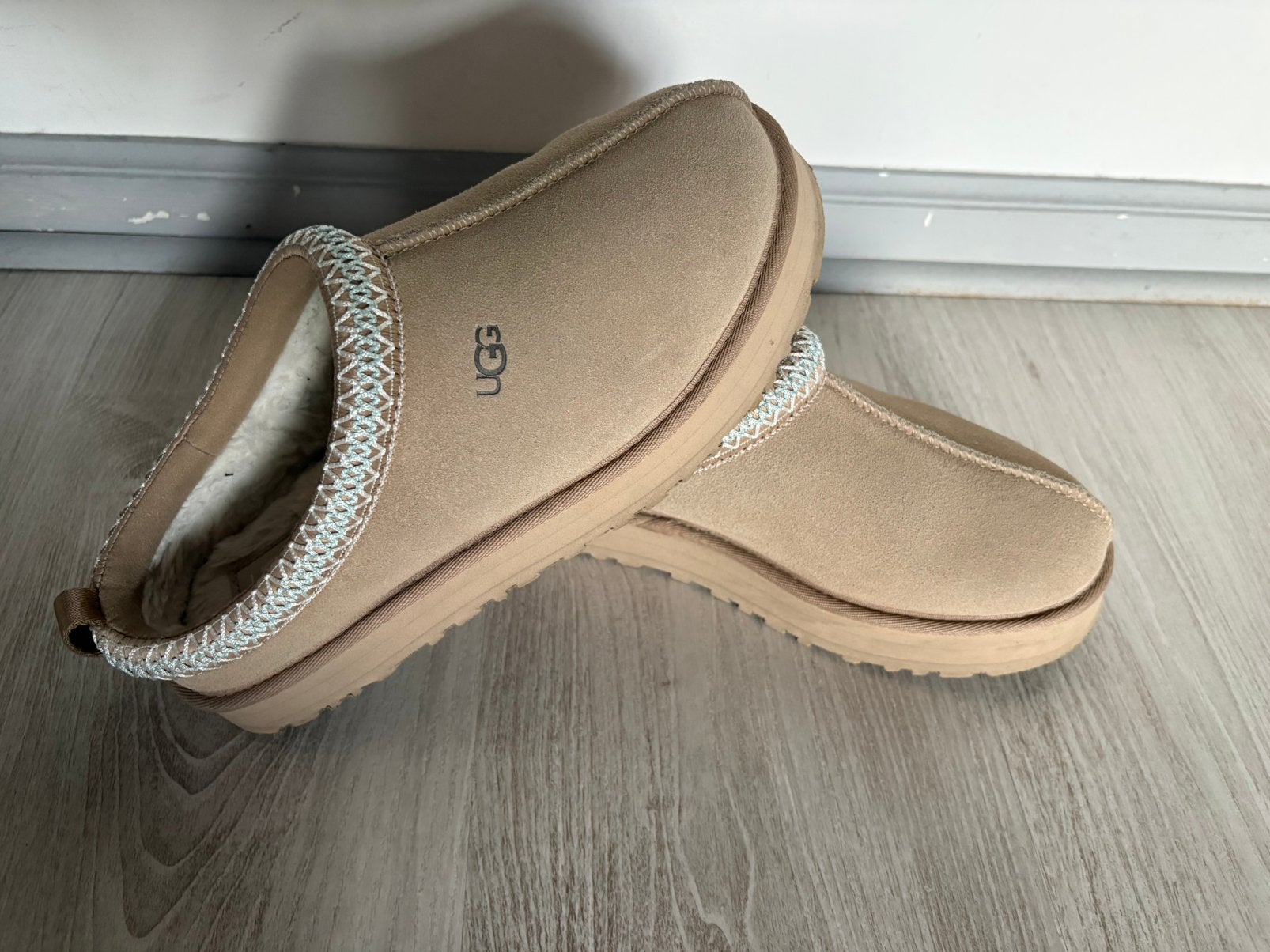 UGG Tasman Suede couleur Beige pointure 38   Très bon état, Ophalen, Zo goed als nieuw, Beige