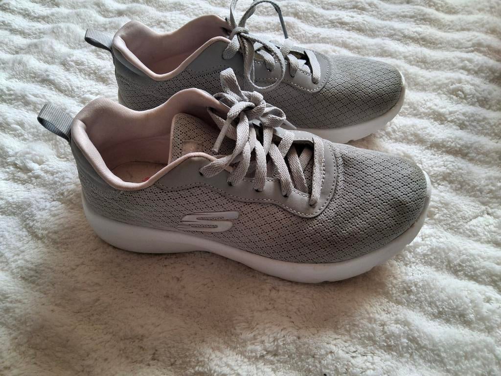 Skechers met memoryfoam maat 35, Enlèvement ou Envoi, Chaussures de sport, Fille, Comme neuf