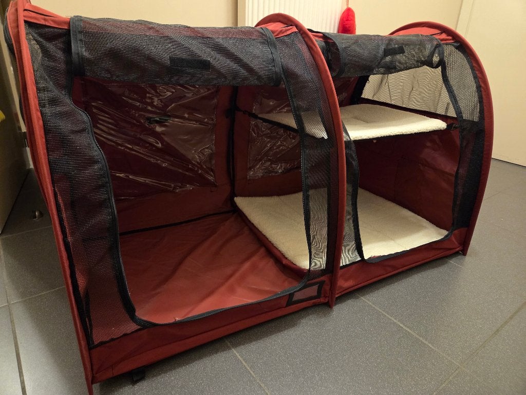 Kattenshouw bench, Animaux & Accessoires, Boîtes de transport, Enlèvement, Utilisé