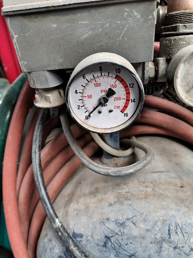 COMPRESSOR OP WIELEN, Enlèvement, Utilisé
