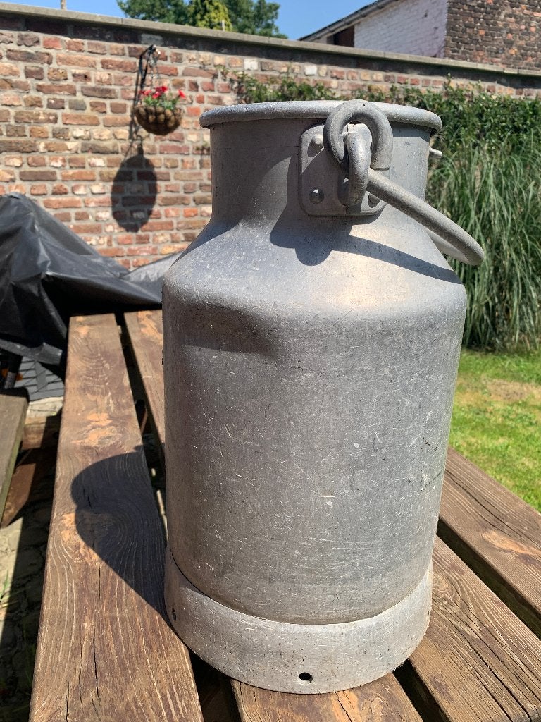 Cruche à lait, Enlèvement